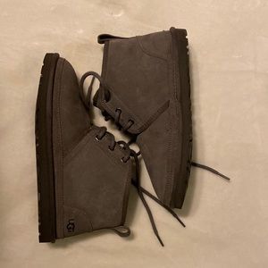 Neumel boot charcoal. Only worn twice. In very good condition.